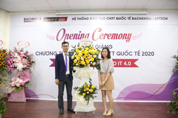 SotaTek’s Representative Congrat New Academic Year Opening Ceremony of BackKhoa-Aptech
