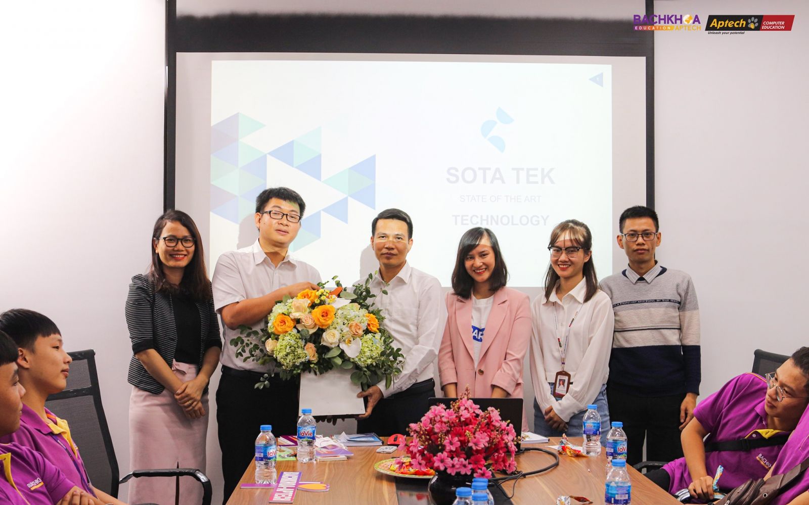 Bachkhoa Aptech student visit