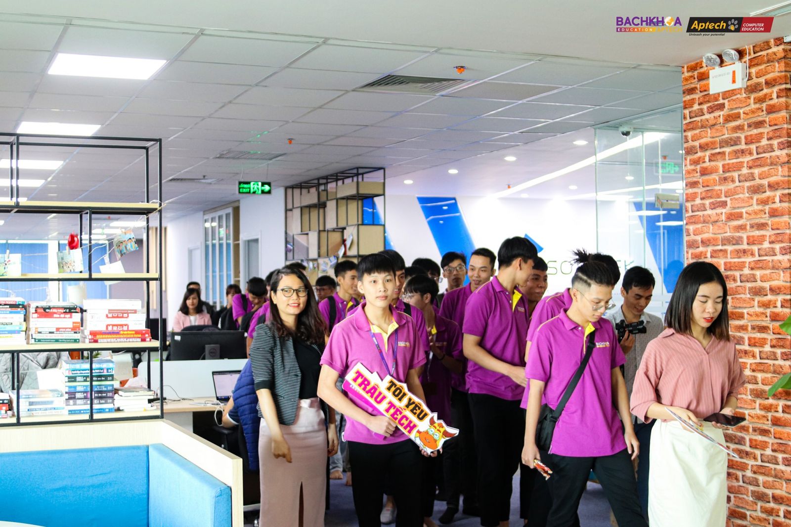 Bachkhoa Aptech student visit
