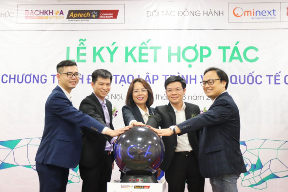 SotaTek - Strategic Partner of BachKhoa-Aptech on IT Leader 4.0