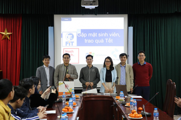SotaTek Awarded Gifts to Students of the University of Engineering & Technology – VNU