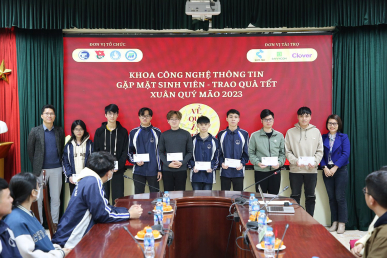 SotaTek Brought Tet Gifts For UET Students