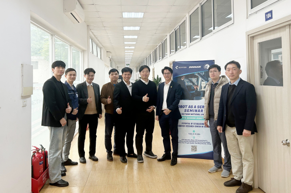 SotaTek Discussing the Potential of Establishing a Robotics Research Center in Vietnam